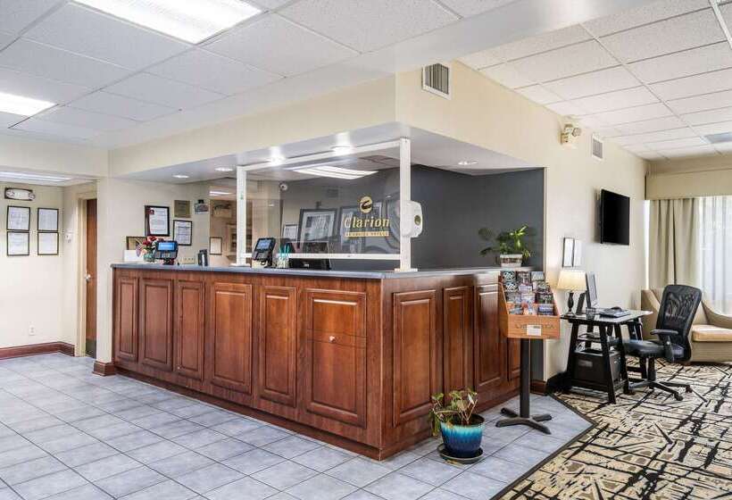 فندق Clarion Inn Cleveland Near University