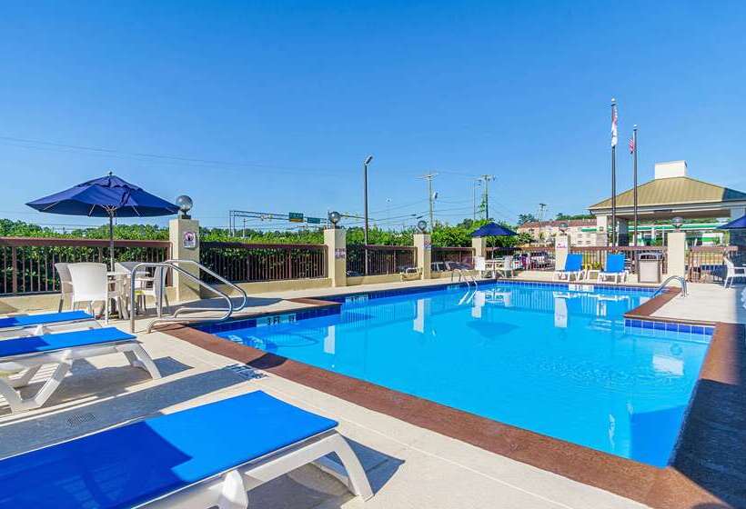 هتل Comfort Inn & Suites Durham Near Duke University