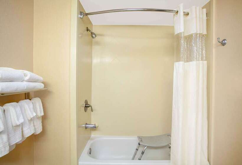 호텔 Days Inn By Wyndham Statesboro
