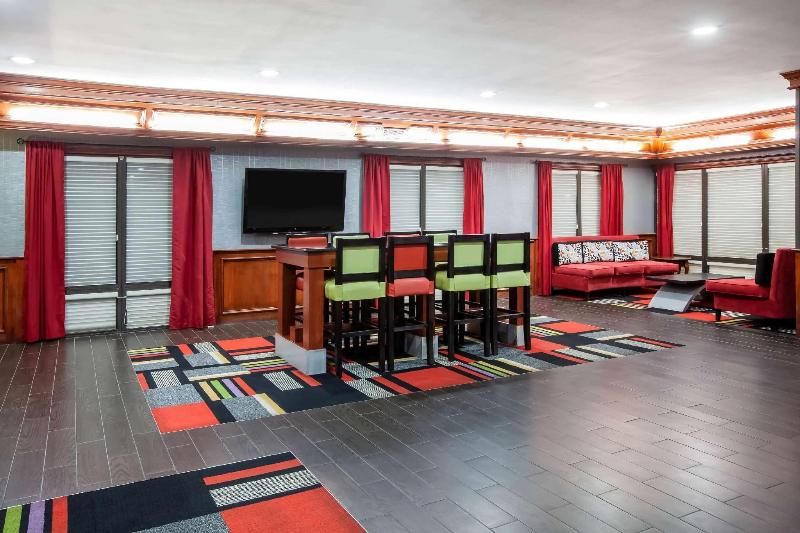 هتل Days Inn & Suites By Wyndham Tyler