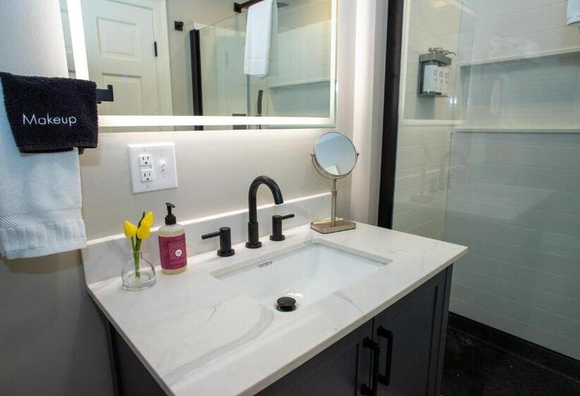 هتل Gunstock Inn & Suites