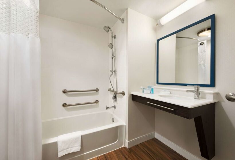 هتل Hampton Inn Appletonfox River Mall Area