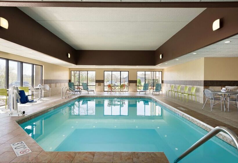 هتل Hampton Inn Appletonfox River Mall Area