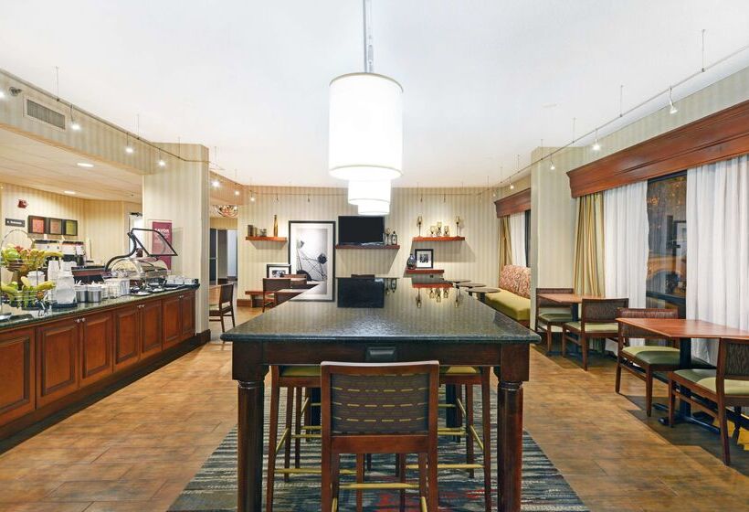 هتل Hampton Inn Athens