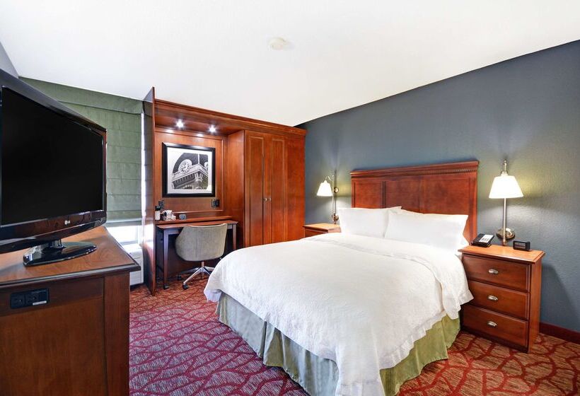 هتل Hampton Inn Athens