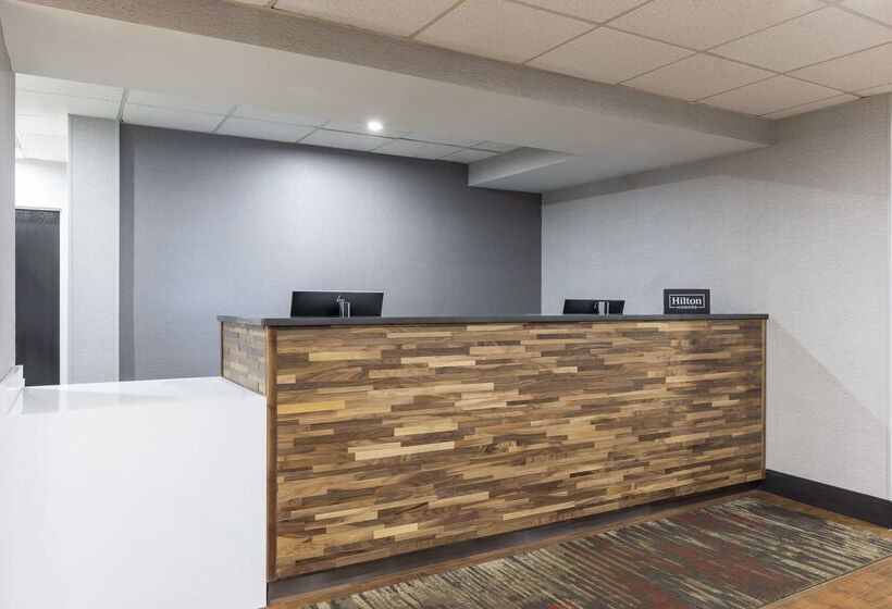 هتل Hampton Inn Athens