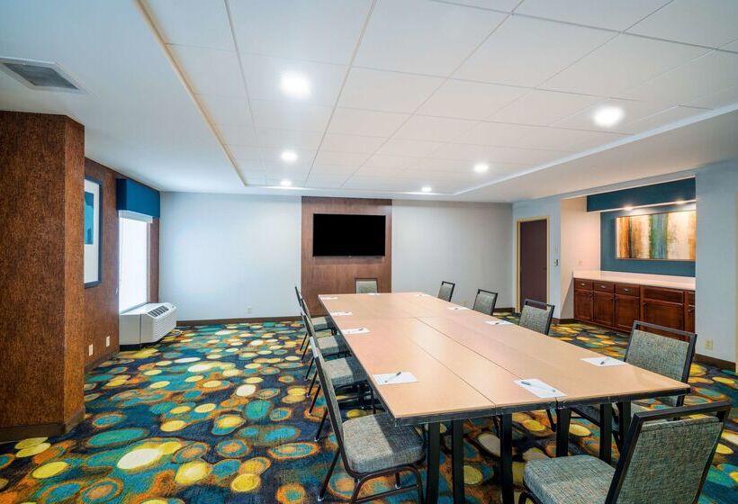 בית מלון כפרי Hampton Inn Bardstown