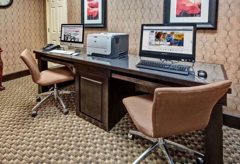 فندق Hampton Inn By Hilton Clarksville