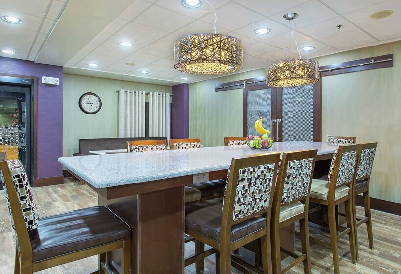 هتل Hampton Inn Cullman