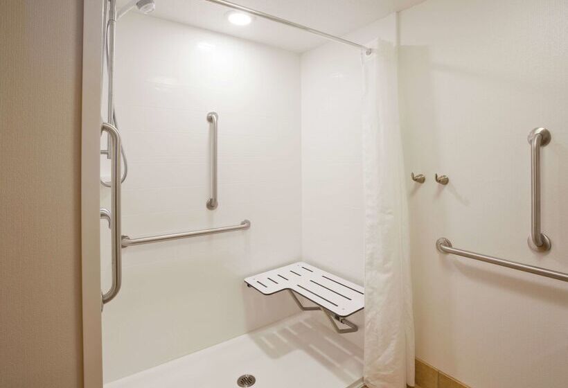 هتل Hampton Inn Duluth Canal Park