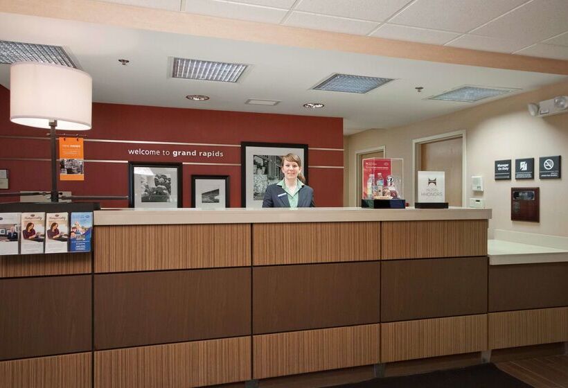 هتل Hampton Inn Grand Rapids North
