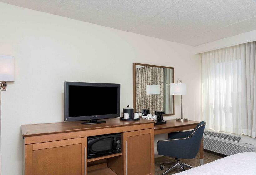 هتل Hampton Inn Grand Rapids North