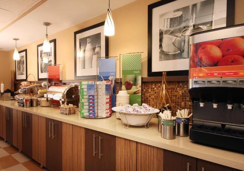 هتل Hampton Inn Grand Rapids North