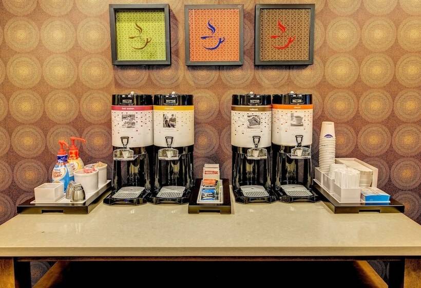 בית מלון כפרי Hampton Inn Houston Baytown