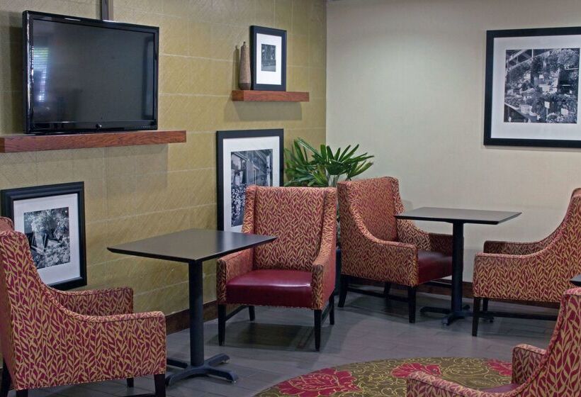 هتل Hampton Inn Norfolk/chesapeake