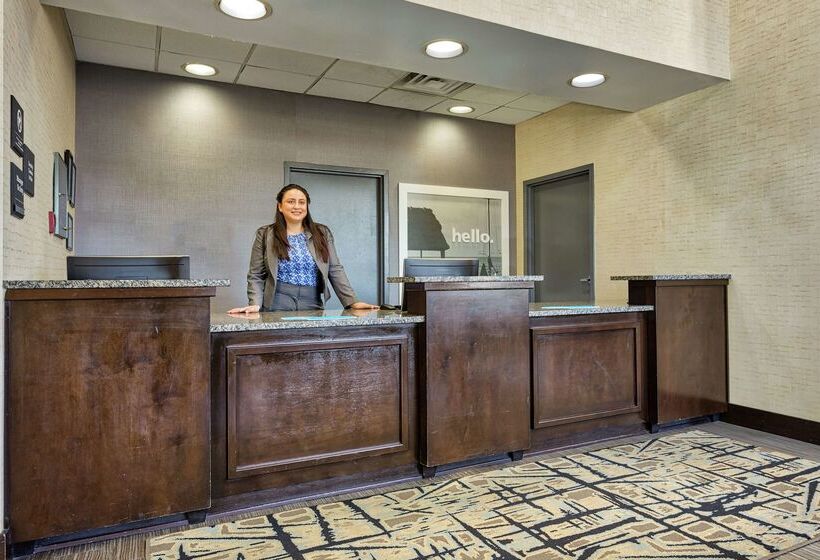 هتل Hampton Inn Norfolk Naval Base