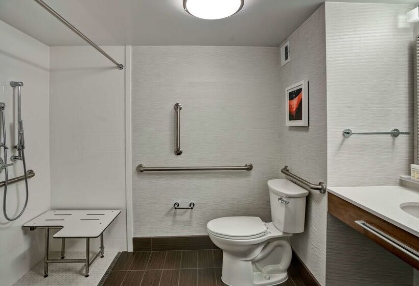 هتل Hampton Inn Norfolk Naval Base