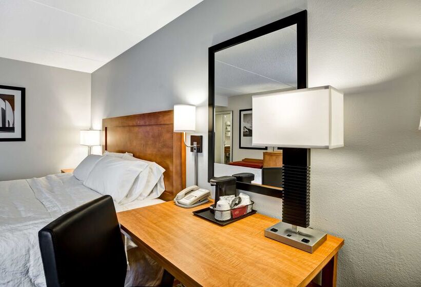 هتل Hampton Inn Norfolk Naval Base