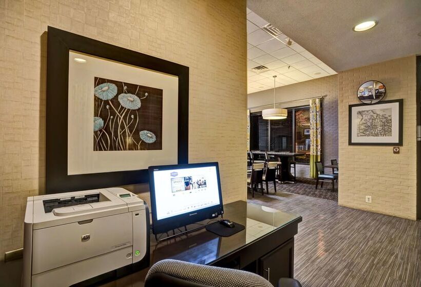 هتل Hampton Inn Norfolk Naval Base