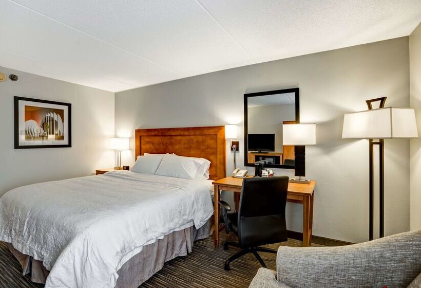 هتل Hampton Inn Norfolk Naval Base
