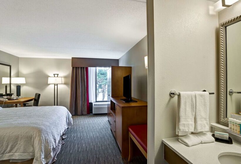 هتل Hampton Inn Norfolk Naval Base
