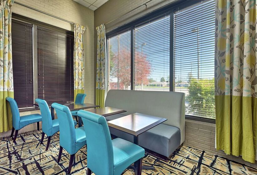 هتل Hampton Inn Norfolk Naval Base