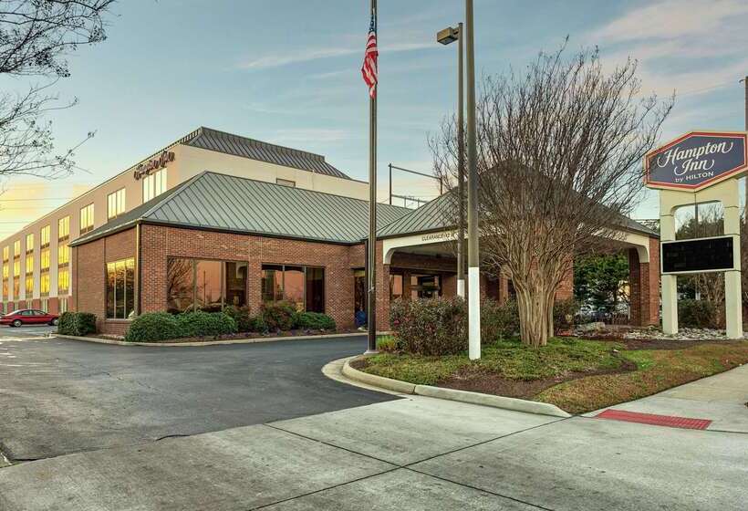 هتل Hampton Inn Norfolk Naval Base
