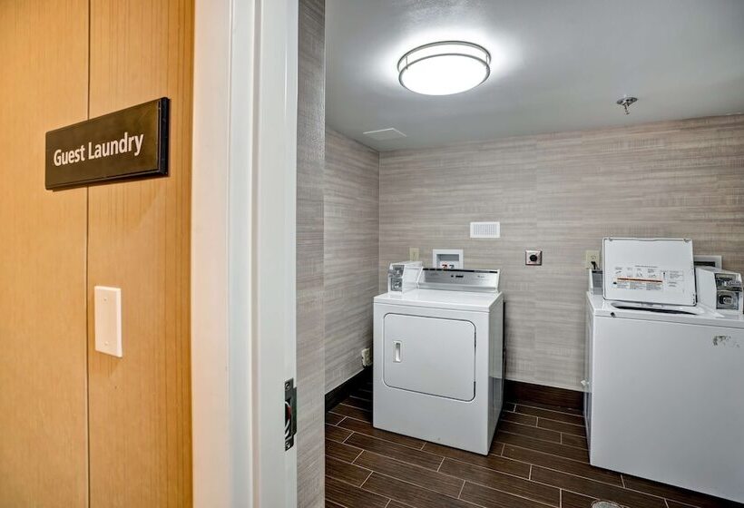 هتل Hampton Inn Norfolk Naval Base