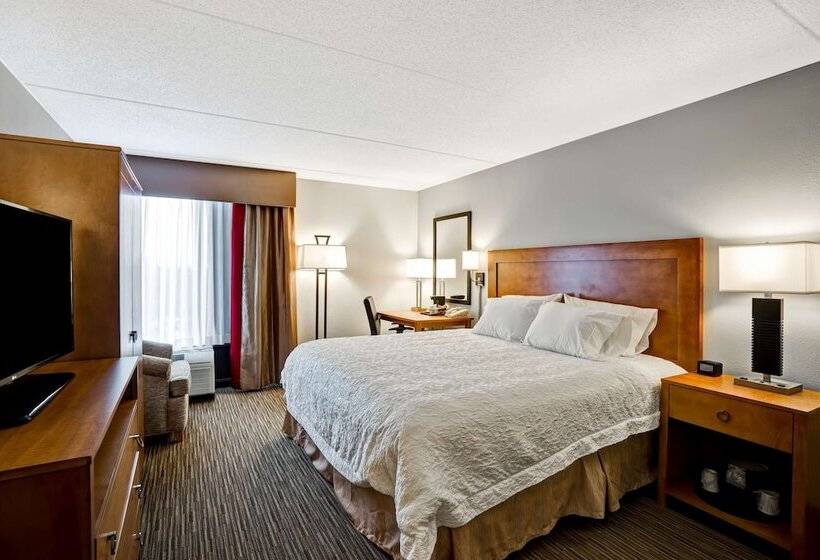 هتل Hampton Inn Norfolk Naval Base