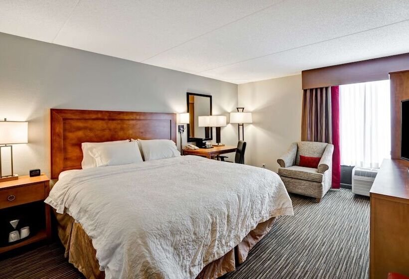 هتل Hampton Inn Norfolk Naval Base