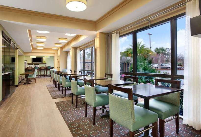 בית מלון כפרי Hampton Inn Slidell