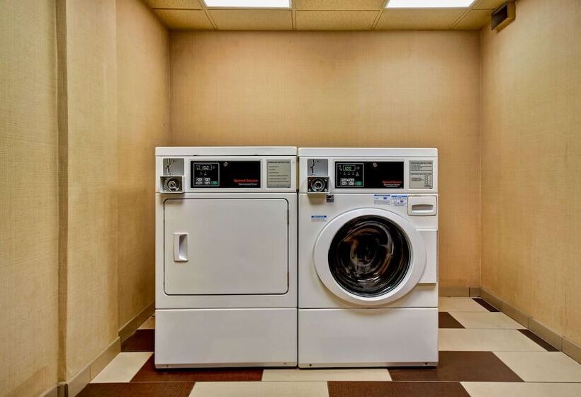 فندق Hampton Inn Starkville