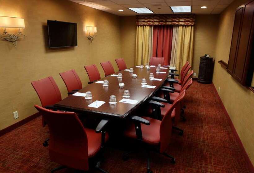 هتل Hampton Inn & Suites Charlottesvilleat The University