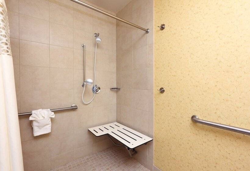 هتل Hampton Inn & Suites Charlottesvilleat The University