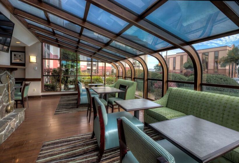 هتل Hampton Inn West Springfield