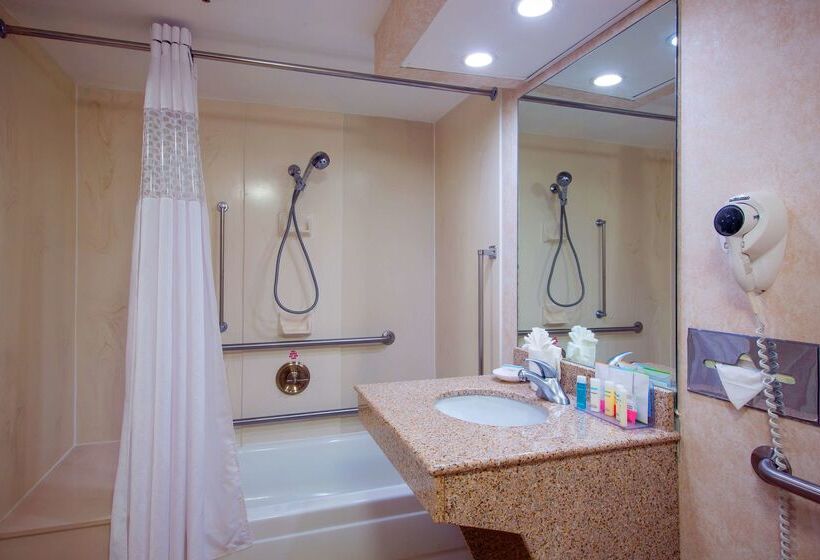 هتل Hampton Inn West Springfield