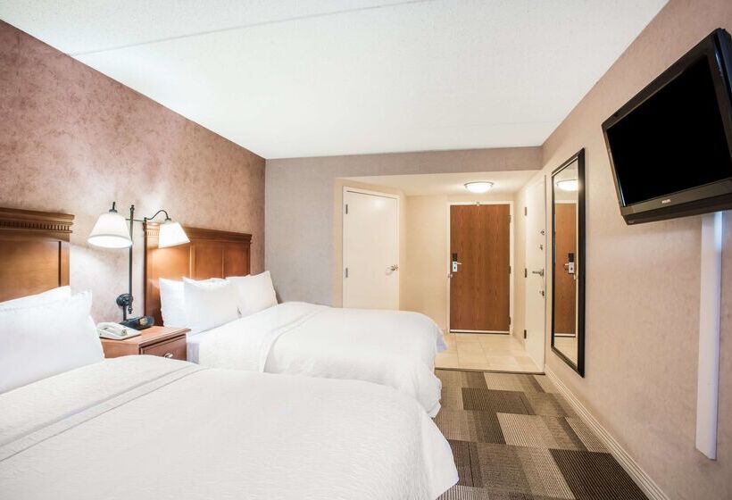 هتل Hampton Inn West Springfield