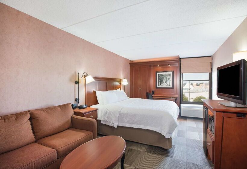 هتل Hampton Inn West Springfield