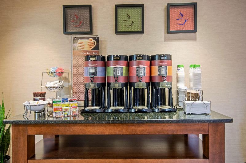 هتل Hampton Inn West Springfield