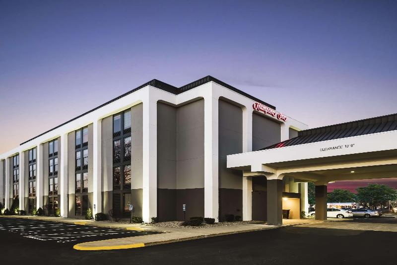 هتل Hampton Inn West Springfield
