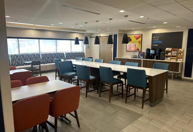 酒店 Holiday Inn Express Crestwood, An Ihg