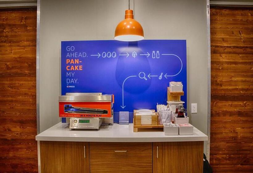 هتل Holiday Inn Express   Newark Airport   Elizabeth, An Ihg