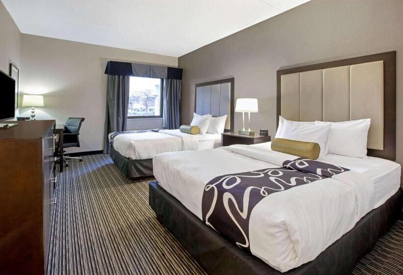 هتل La Quinta Inn & Suites By Wyndham Detroit Metro Airport