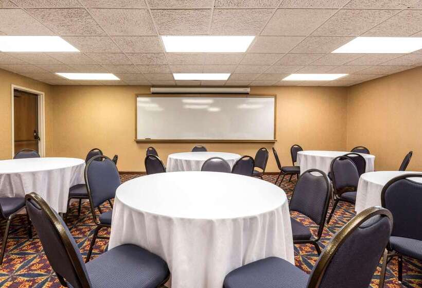 בית מלון כפרי Quality Inn Auburn Hills Detroit North