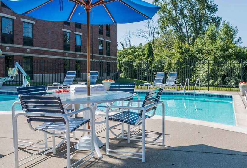 בית מלון כפרי Quality Inn Auburn Hills Detroit North