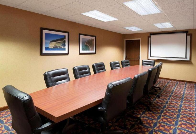 בית מלון כפרי Quality Inn Auburn Hills Detroit North