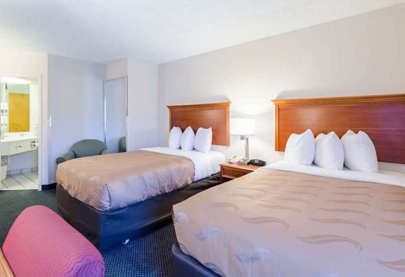 בית מלון כפרי Quality Inn Lynchburg Near University