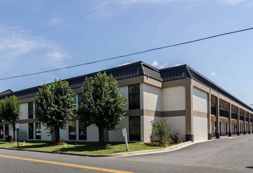 בית מלון כפרי Quality Inn Lynchburg Near University