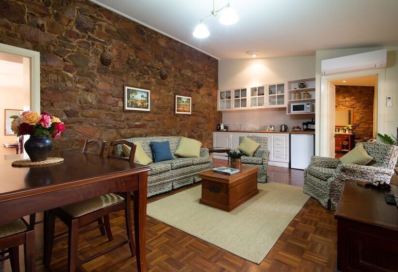 Byronsvale Vineyard And Accommodation