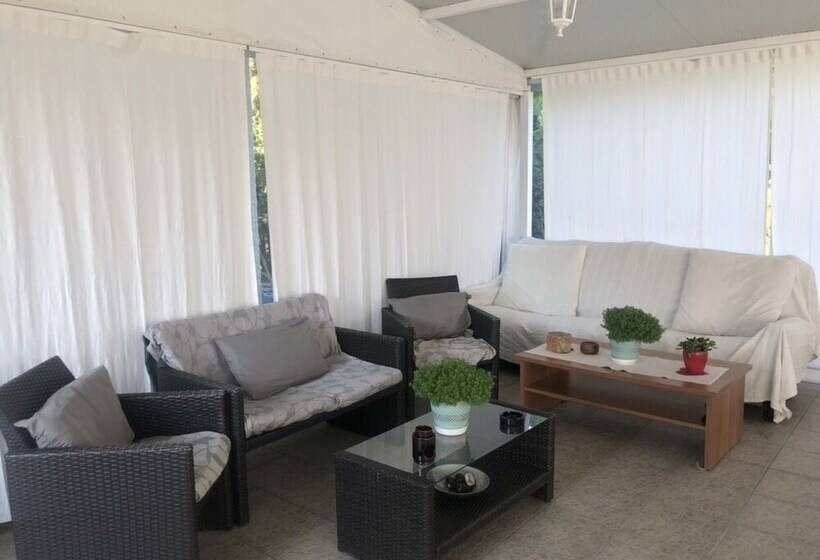 Giota Rooms